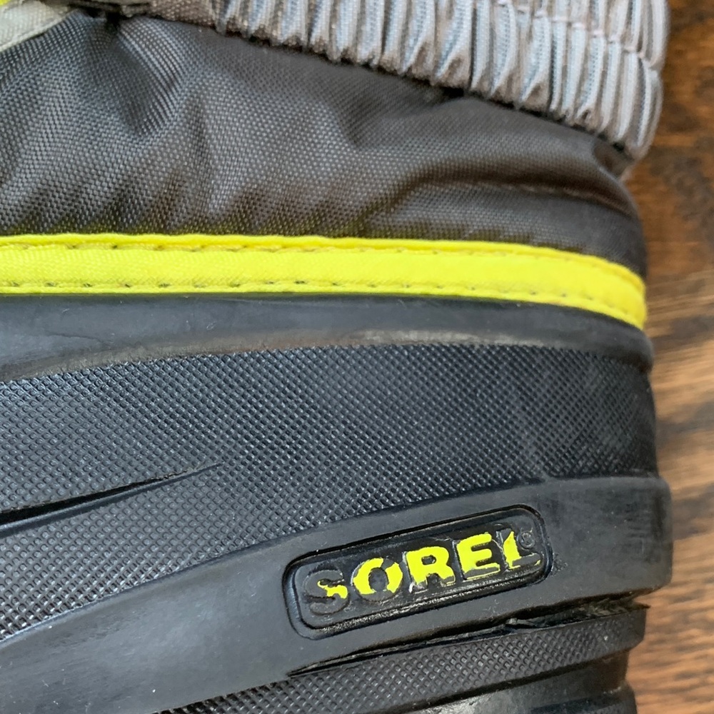 Sorel Youth Flurry Black and Yellow Snow Winter Boots - Size 1 Youth - Picture 6 of 7